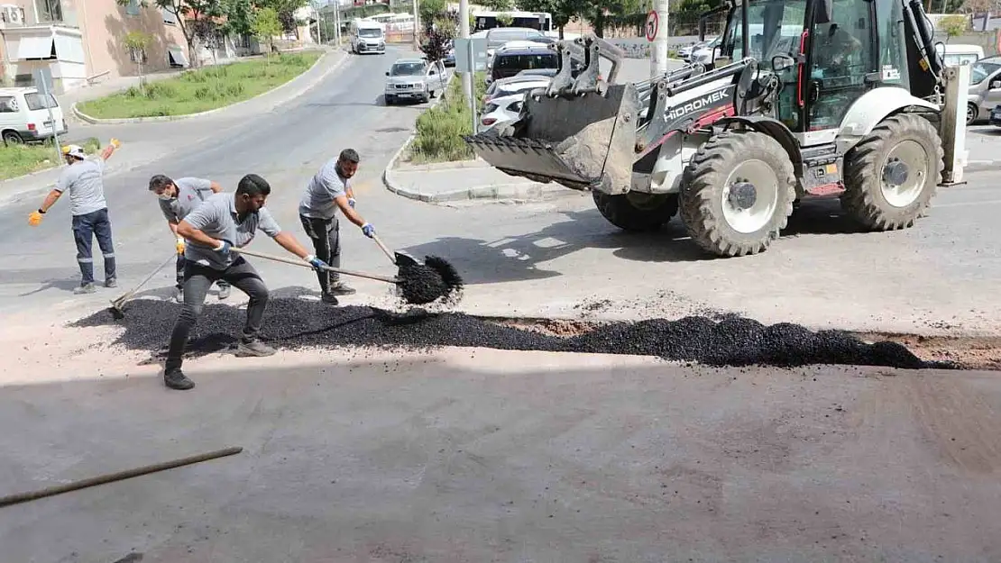 Bayraklı'da yollar yenileniyor