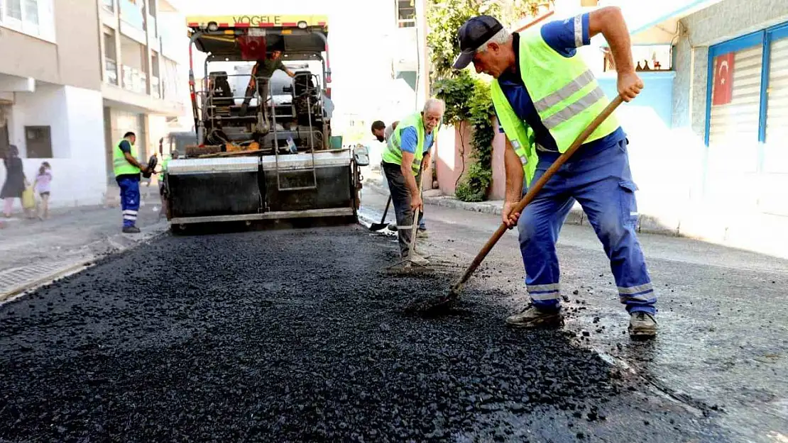 Bayraklı'da yollar yenileniyor