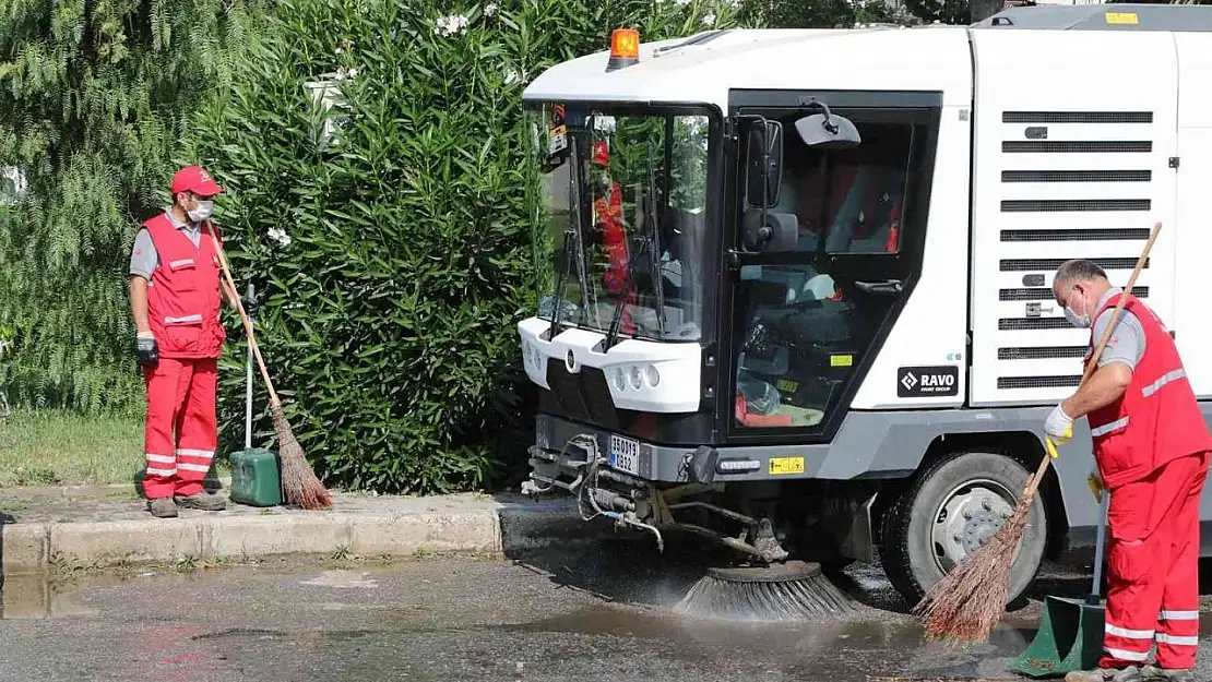 Bayraklı'da yüzlerce ton evsel atık toplanıyor