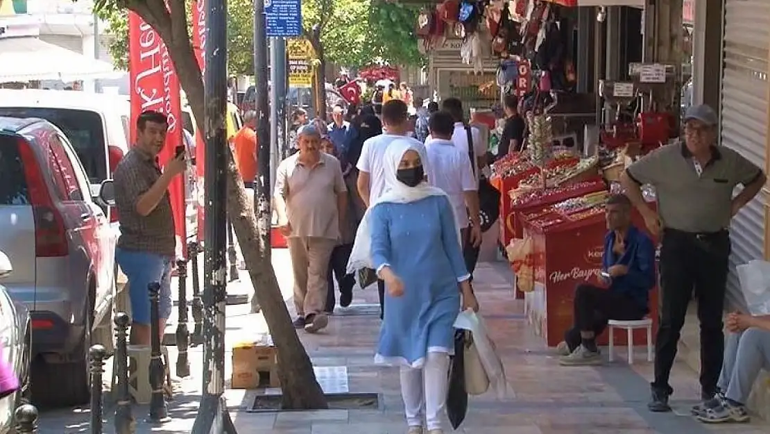 Bayram çarşıya hareketlilik getirdi