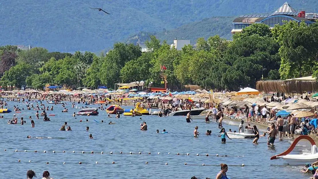 Bayramda Erdek'e ziyaretçi akını, sahiller tıklım tıklım