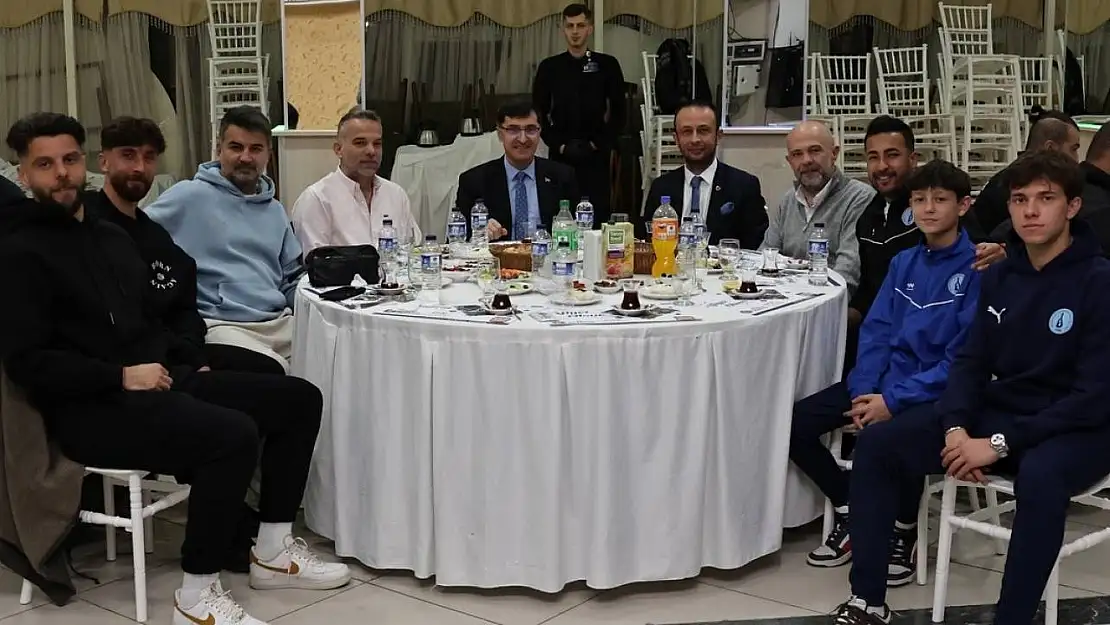Belediye Kütahyaspor'un iftar programında genç sporcular bir araya geldi