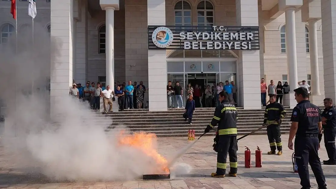 Belediye personeline verilen yangın tatbikatı gerçeği aratmadı