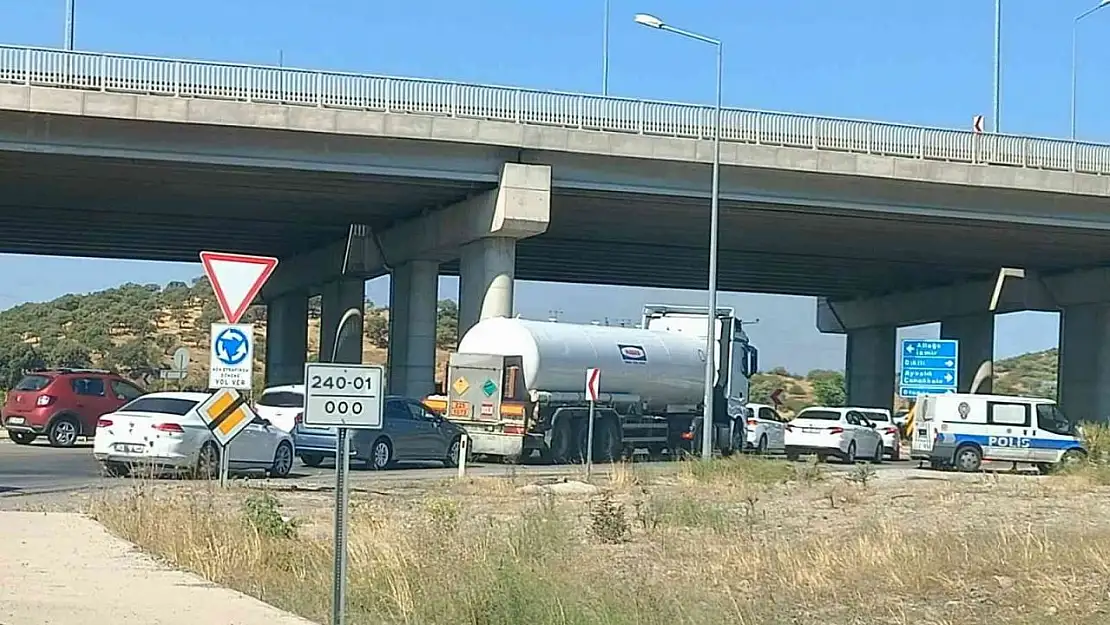 Bergama'daki yangın nedeniyle İzmir-Çanakkale kara yolu trafiğe kapandı