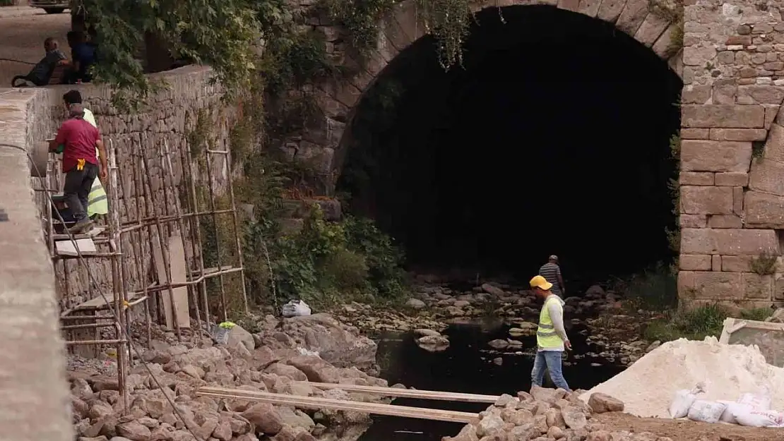 Bergama Selinos Antik Kanal'da çalışmalar hızla sürüyor