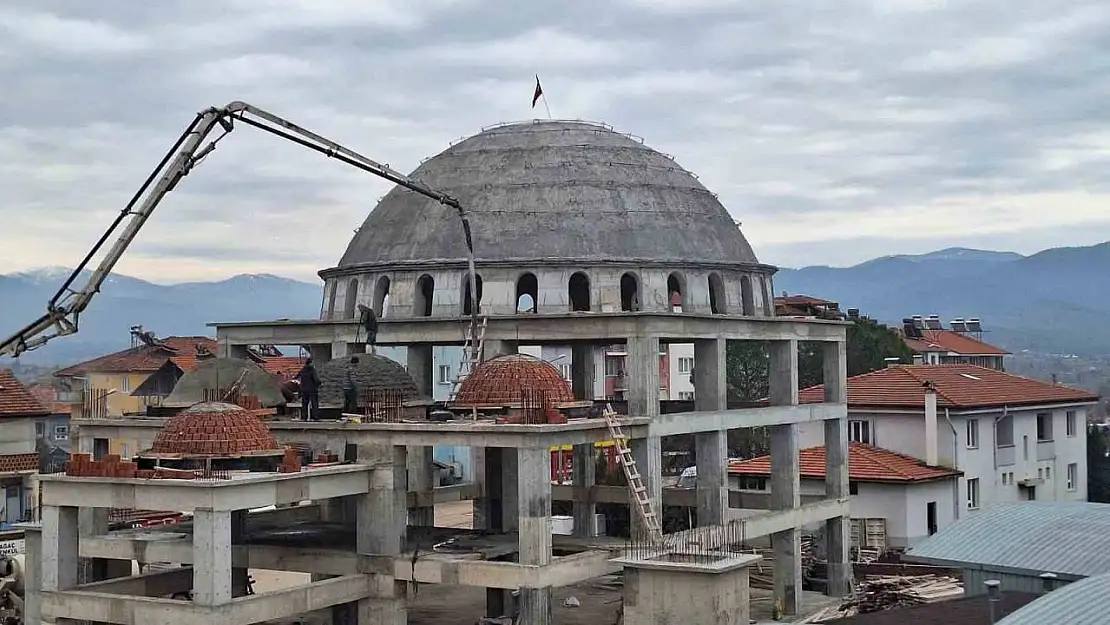 Beyağaç Çarşı Camisinin kubbesi erleştirildi