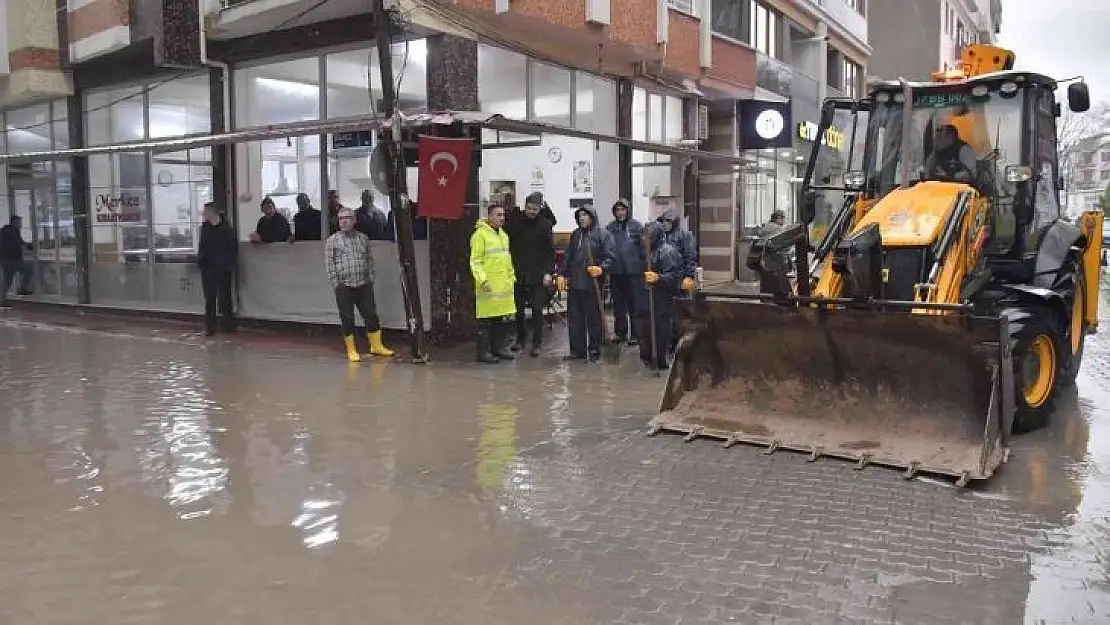 Biga Belediyesi ekiplerinden kuvvetli yağışa anında müdahale