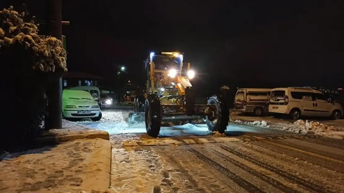 Biga Belediyesi ekiplerinin kar mesaisi