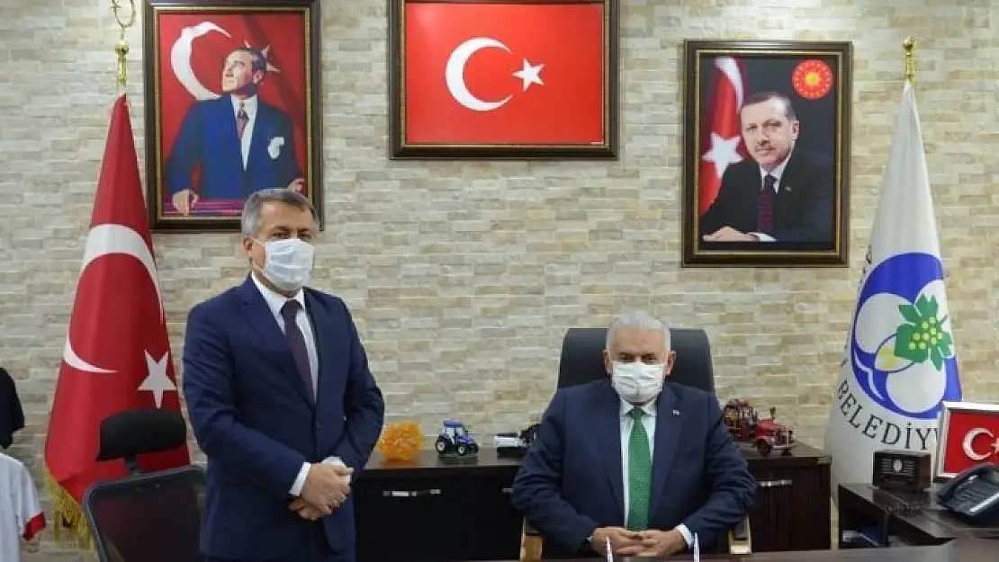 Binali Yıldırım'dan Ahmetli'ye ziyaret