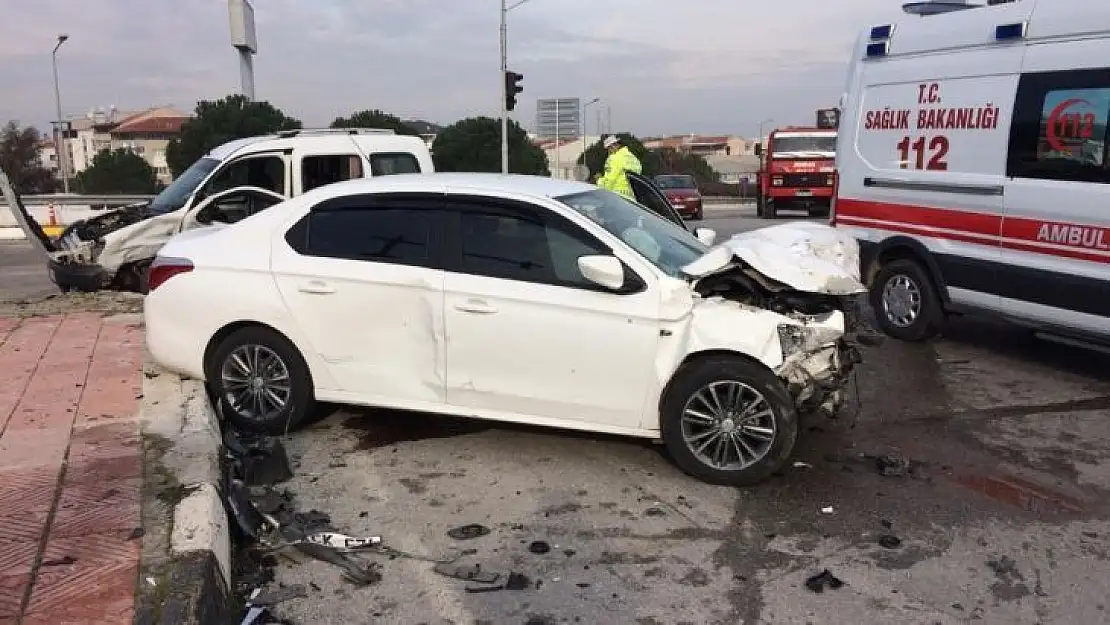 Bir anlık dikkatsizlik kazaya neden oldu: 2 yaralı