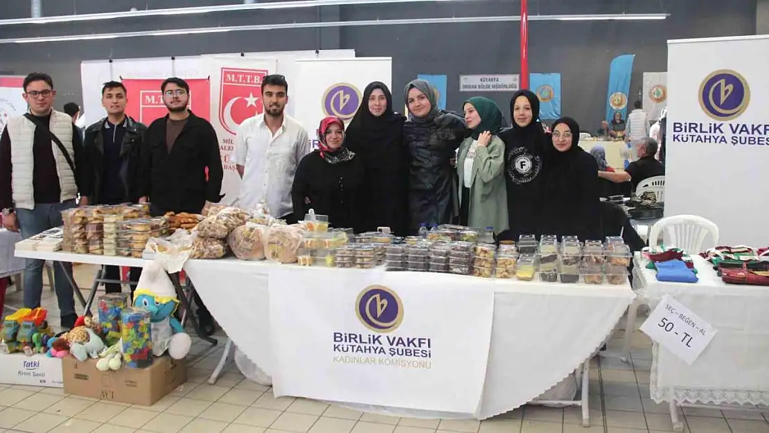 Birlik Vakfı Kütahya Şubesi Kadınlar Komisyonu üyelerinden engelli depremzedelere destek