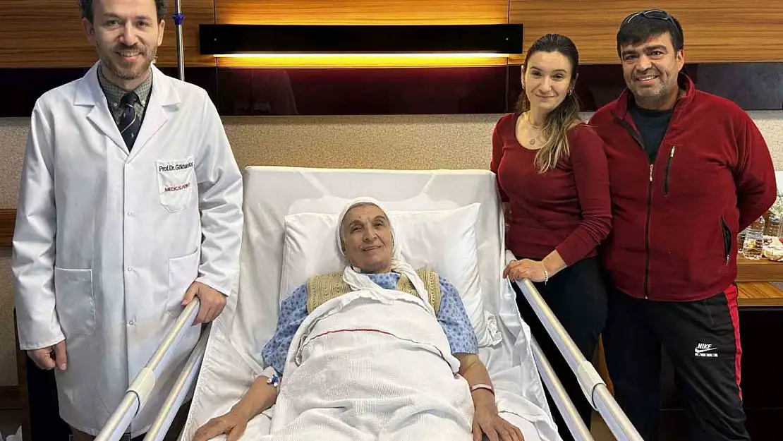Böbrek kanserinden robotik cerrahi ile kurtuldu
