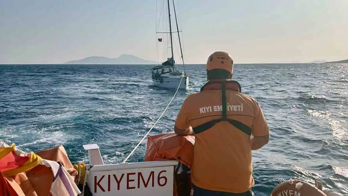 Bodrum açıklarında arızalanan tekneyi KIYEM ekipleri kurtardı