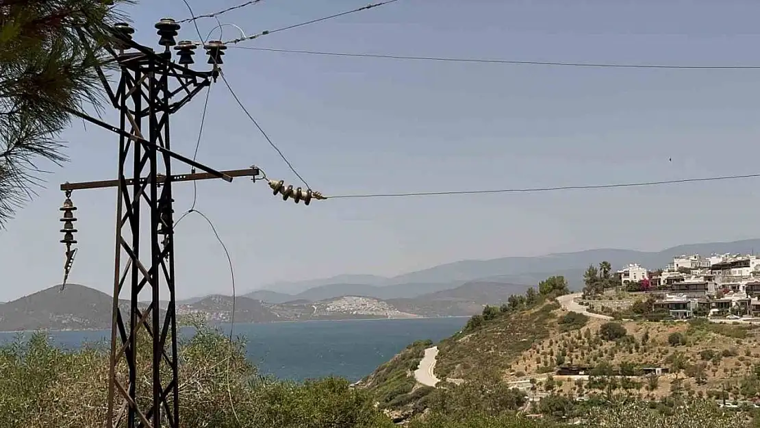 Bodrum Adabük'ünde trafo patladı, alevler lüks sitelere ulaşmadan önlendi