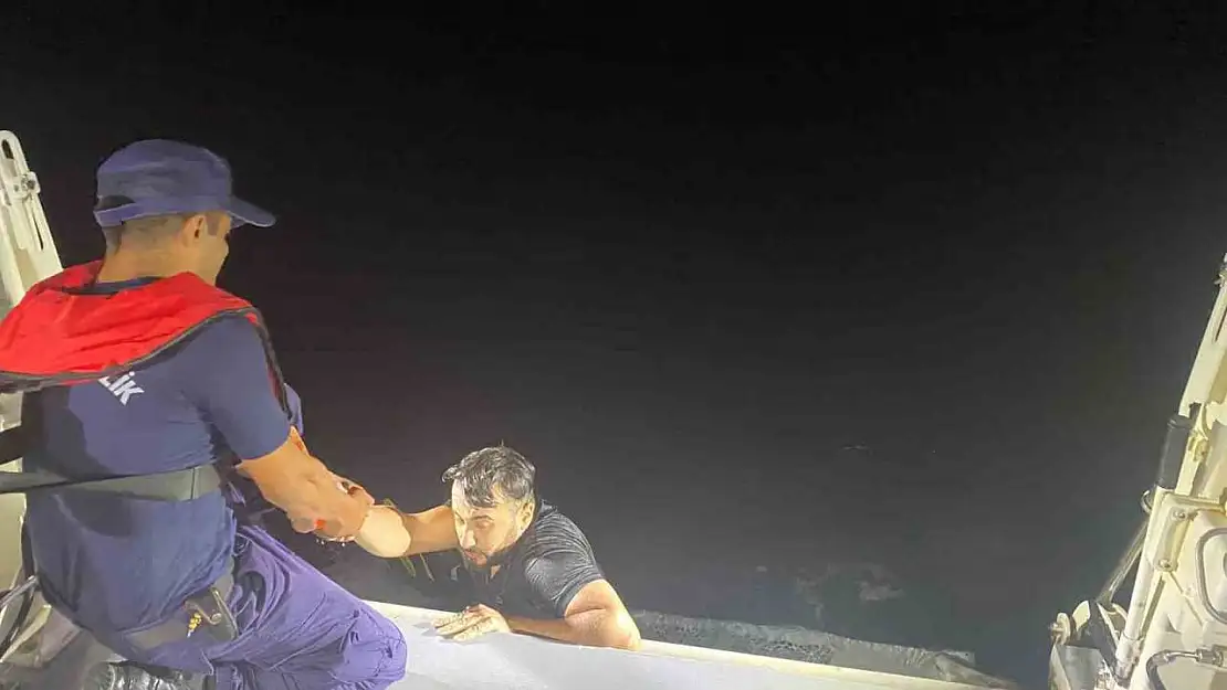 Bodrum'da 50 düzensiz göçmen kurtarıldı, 10 göçmen yakalandı