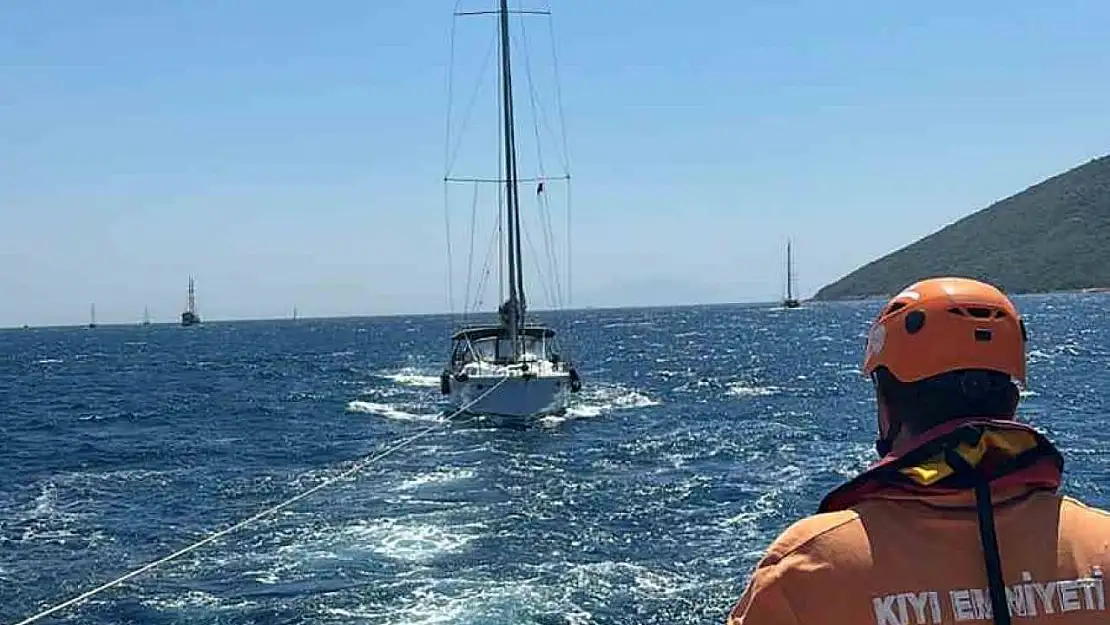 Bodrum'da arızalanan ve açık denizde sürüklenen tekne kurtarıldı