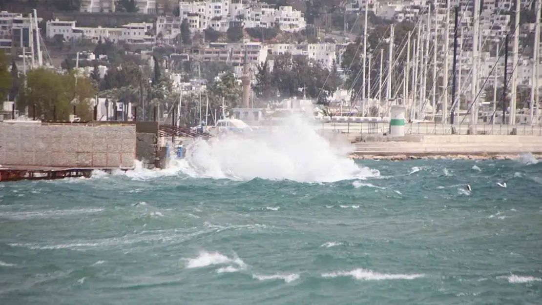 Bodrum'da fırtına balıkçı teknesini batırdı