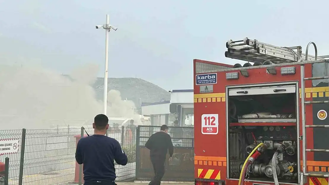 Bodrum'da milyon dolarlık motoryat alev alev yandı