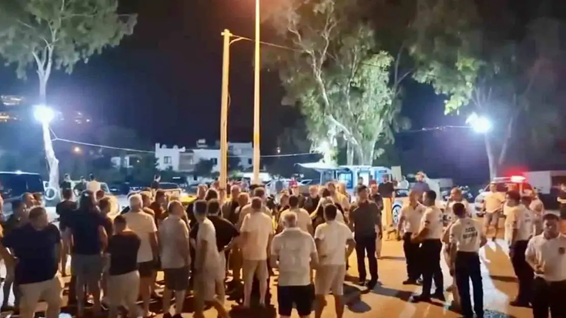 Bodrum'da taksicilerle VIP minibüsçüler birbirine girdi: 150 taksici caddeyi trafiğe kapattı