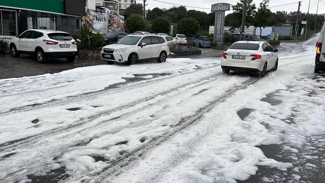 Bodrum'da yol aniden köpürdü