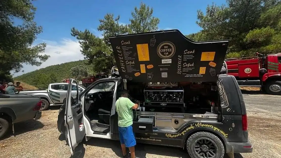 Bodrum'daki yangına müdahale eden ekibe soğuk kahve ikramı