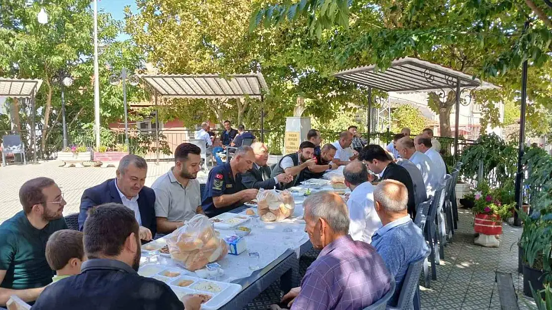 Bol suya kavuşan Hasanlar köylüleri hayır yemeği verdi