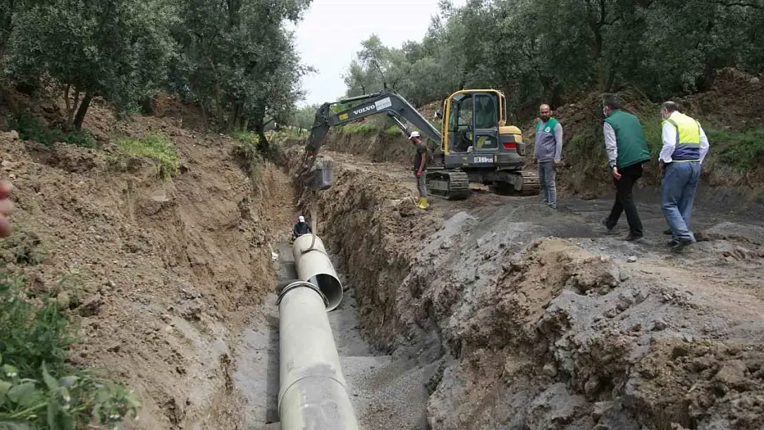 Boruların patlaması, çiftçiyi susuz bıraktı