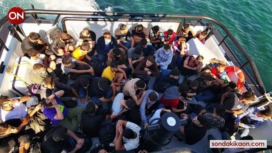 Bozcaada açıklarında 59 düzensiz göçmen kurtarıldı