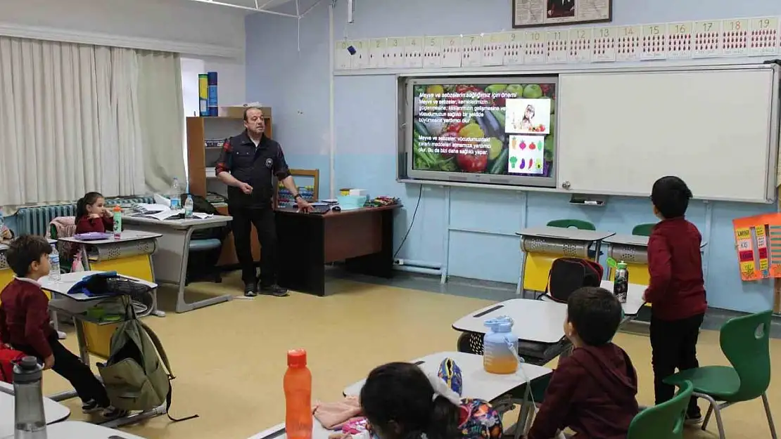 Bozcaada'da Çocuklara Sağlıklı Beslenme ve Tarım Bilinci Aşılanıyor