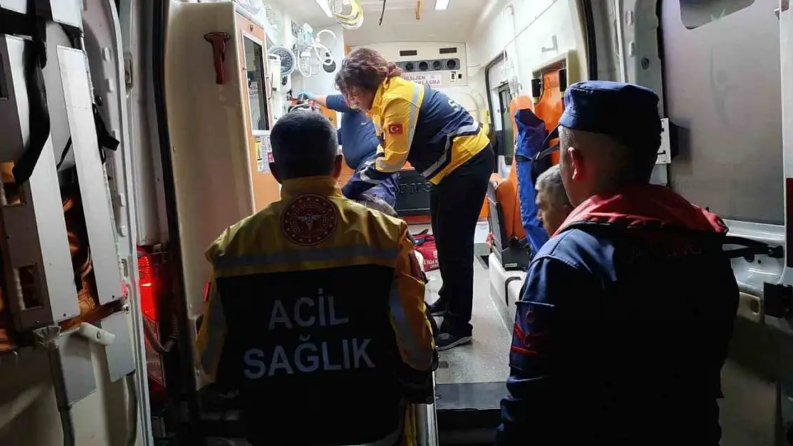 Bozcaada'da rahatsızlanan vatandaş Sahil Güvenlik ekiplerince tahliye edildi