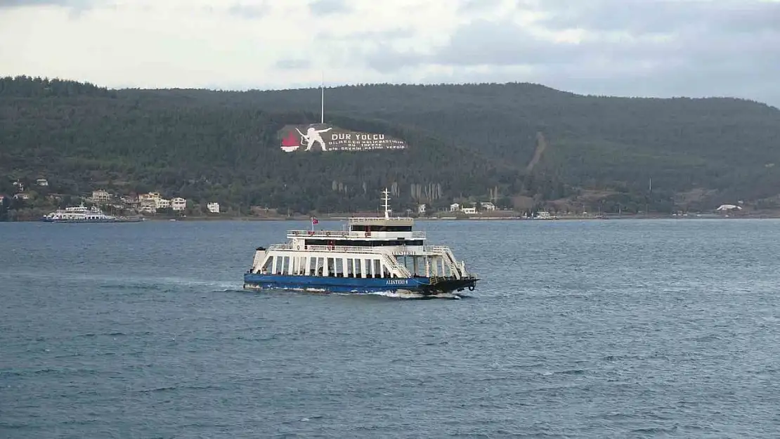 Bozcaada ve Gökçeada'ya feribot seferlerine fırtına engeli