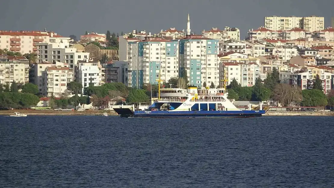 Bozcaada ve Gökçeada'ya yarınki feribot seferlerine 'fırtına' engeli