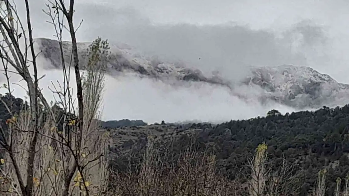 Bozdağ ve Karkın Dağı'nda mevsimin ilk karı görüldü