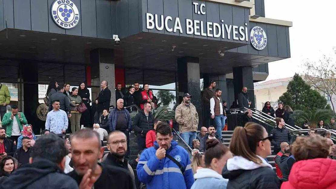 Buca Belediyesi çalışanları iş bıraktı