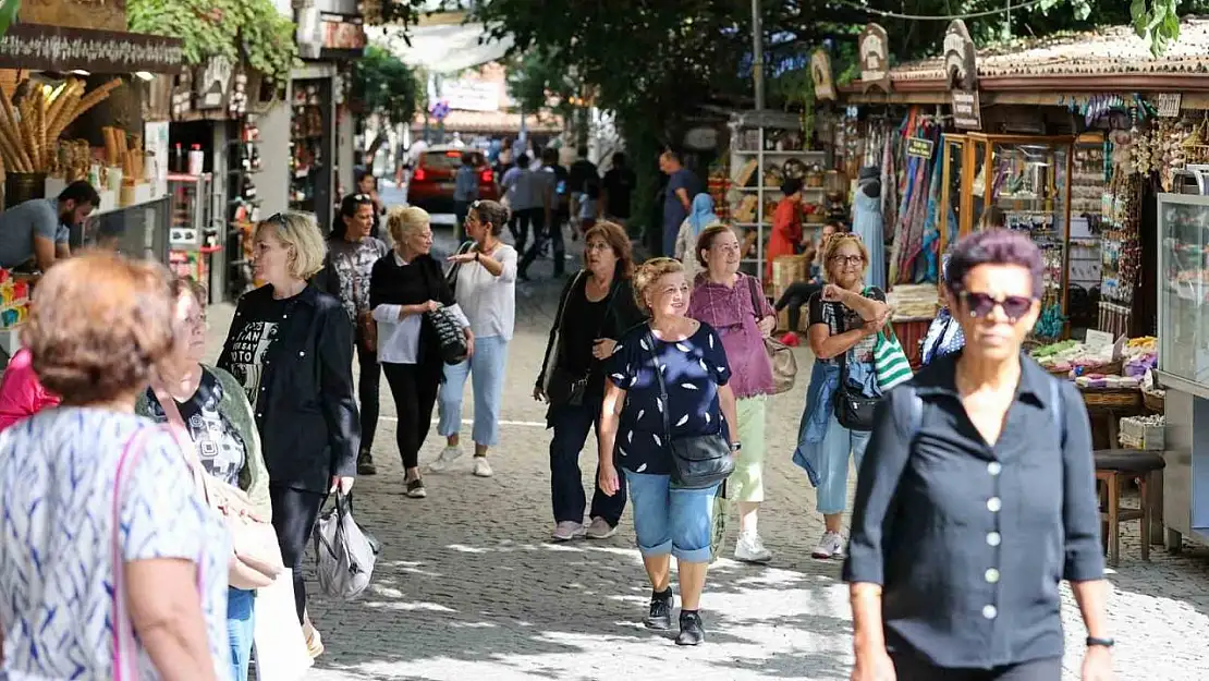 Buca Belediyesi'nden 50 yaş üzeri için ücretsiz turistik gezi