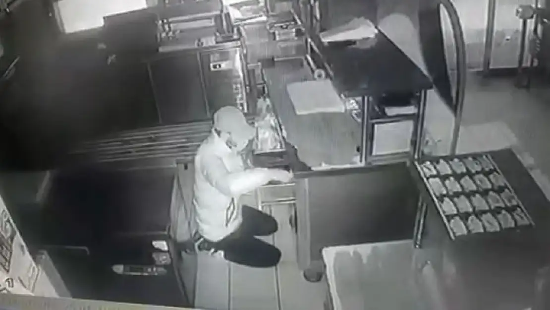Büfe faresi kameraya böyle yakalandı