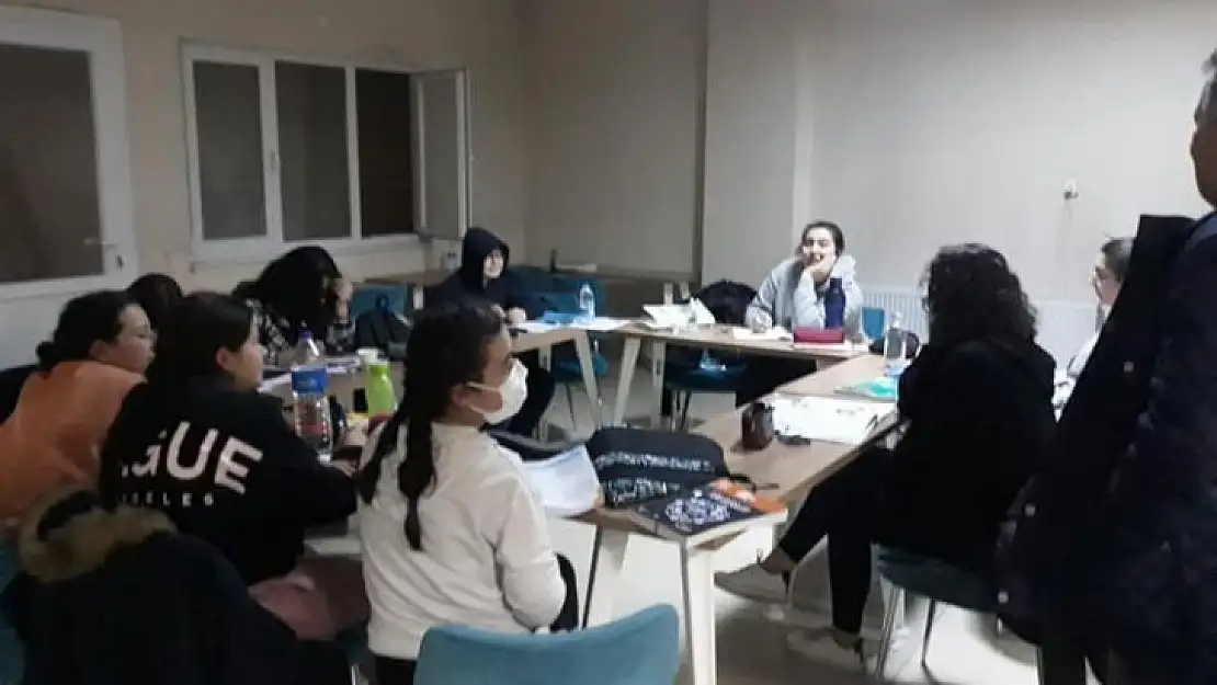 Buharkentli gençler, kütüphaneden çıkmıyor