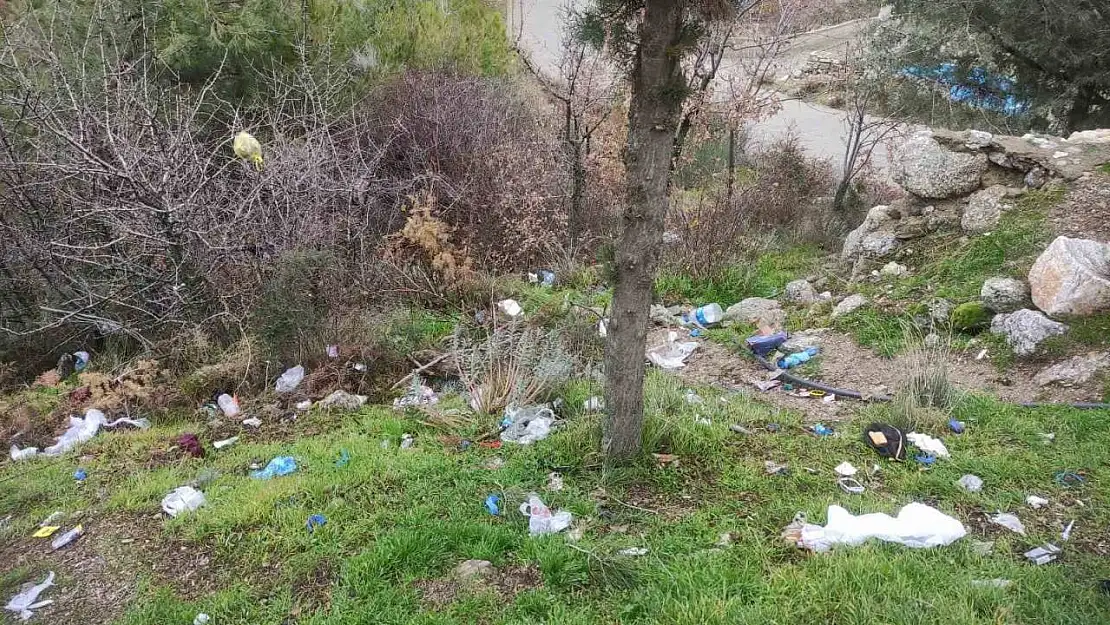 Buldan'da tatlı suyu ile ünlü Hasansuyu  çöplüğe döndü