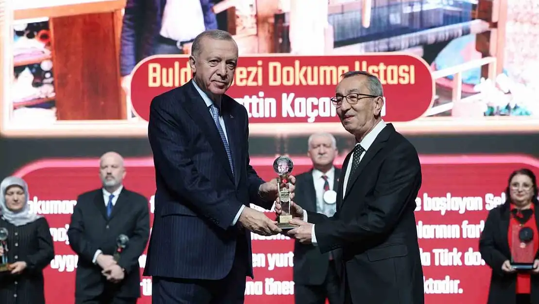 Buldanlı dokuma ustasına 'Yaşayan İnsan Hazinesi' ödülü