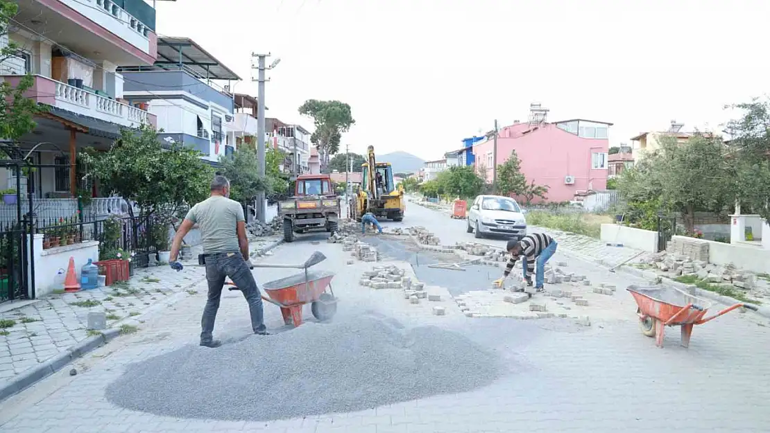 Burhaniye Belediyesi Fen İşleri ekipleri çalışmalarına devam ediyor