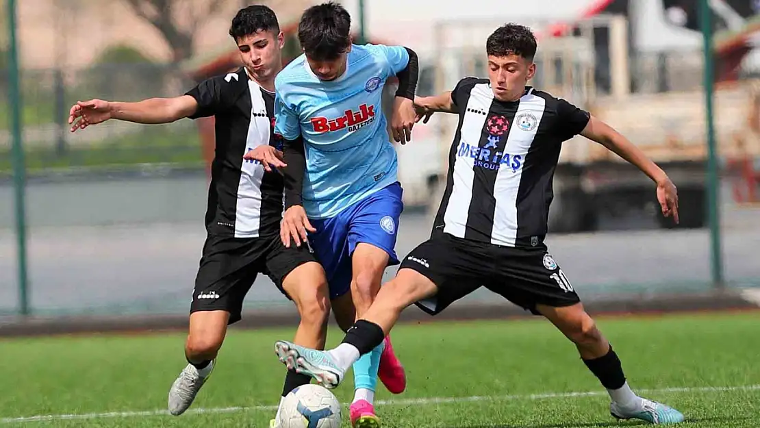 Burhaniye Belediyespor U-18 Takımı Türkiye Şampiyonası'na hazır