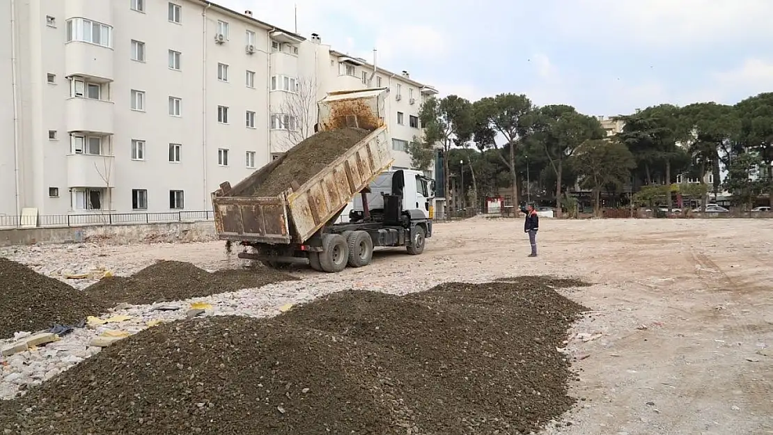 Burhaniye'de eski hastane yeri otopark oldu