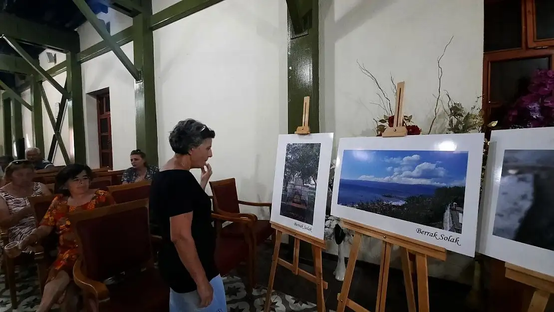 Burhaniye'de genç sanatçı Solak'ın eserleri ilgi gördü
