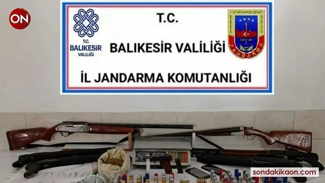 Burhaniye'de jandarma 8 uyuşturucu tacirini yakaladı