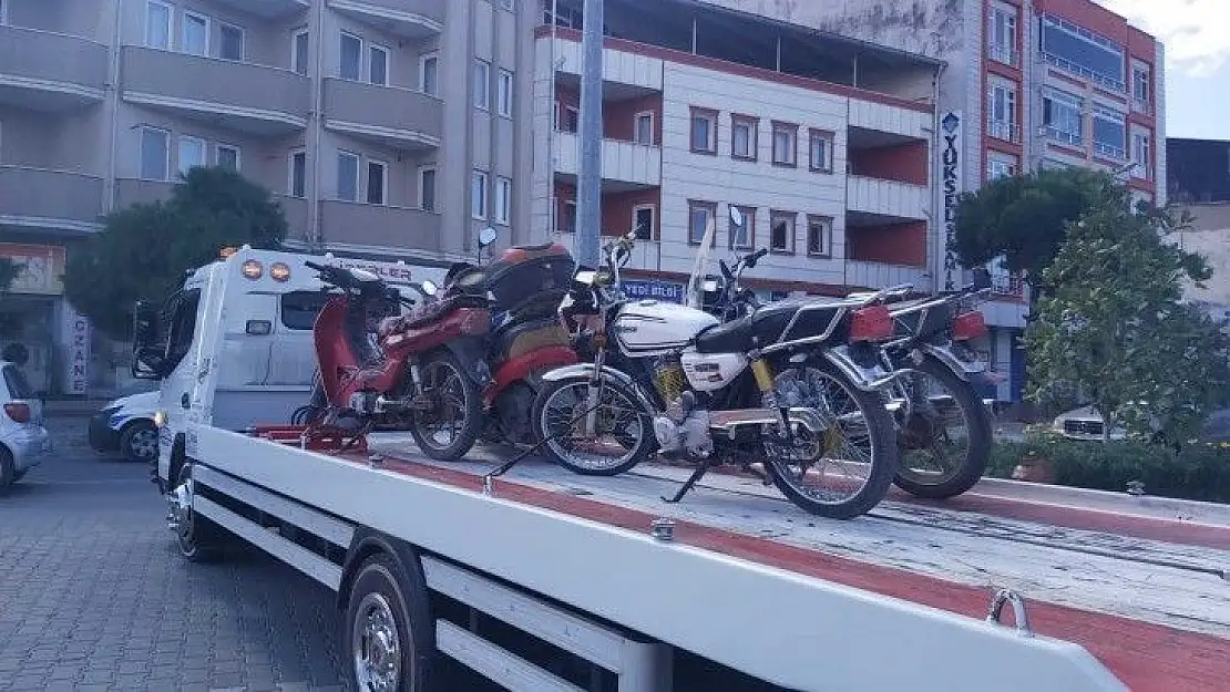 Burhaniye'de okullar açıldı motosiklet denetimleri artırıldı