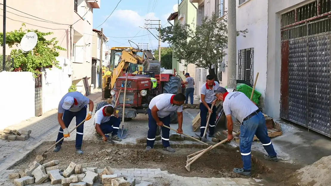 Burhaniye'de yol çalışmaları tüm hızıyla devam ediyor