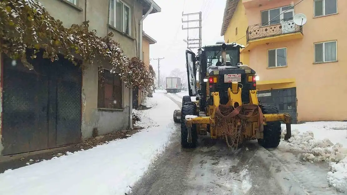 Bursa Büyükşehir, karla mücadele çalışmalarını sürdürüyor