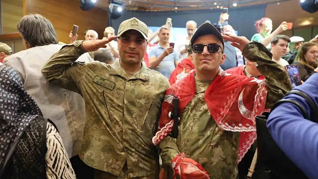 Bursa'da 'özel askerler' için kına eğlencesi
