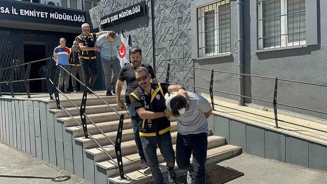 Bursa'da 1 kişinin öldüğü 'sudan sebep' kavganın şüphelileri adliyeye sevk edildi