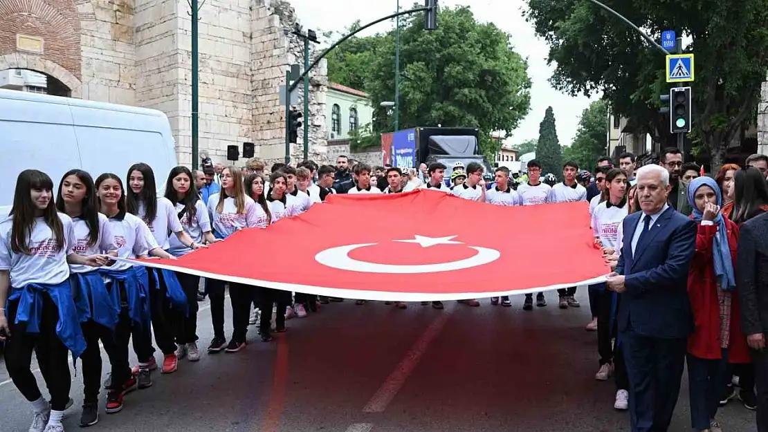 Bursa'da 19 Mayıs coşkusu kortej yürüyüşüyle başladı